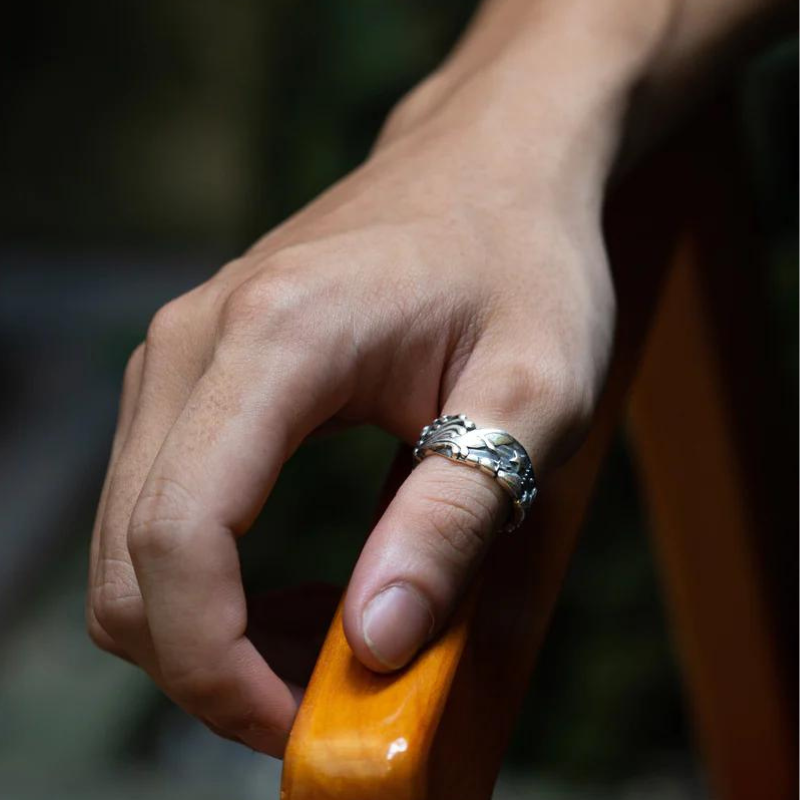 Đeo nhẫn ngón cái - Tất cả các thông tin mới nhất 2024