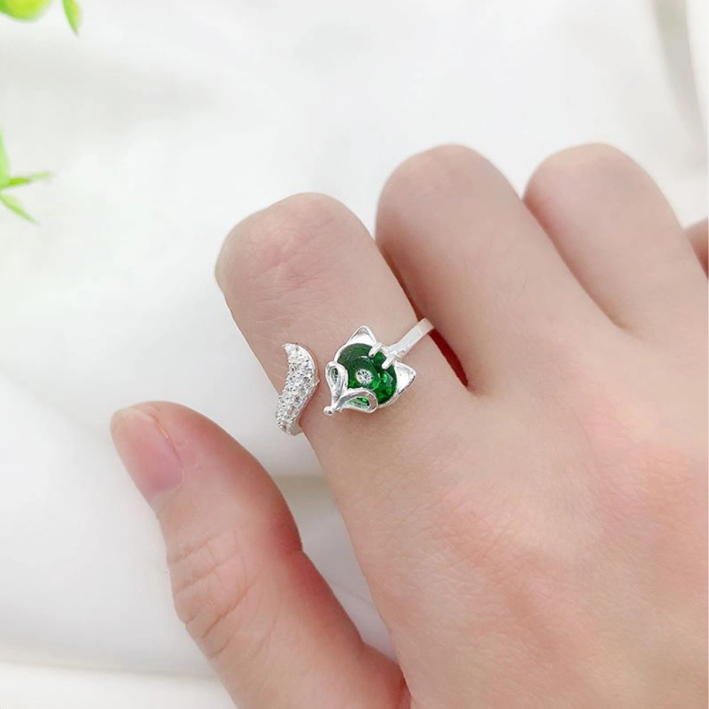 Mệnh mộc đeo nhẫn ngón nào? Hướng dẫn chọn nhẫn phù hợp