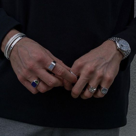 Nam đeo nhẫn ngón nào hút tài lộc