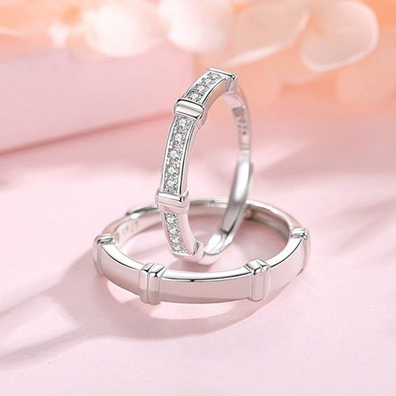 Nhẫn đôi bạc thiết kế: Biểu tượng của tình yêu và cam kết