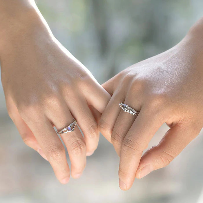 Nhẫn đính hôn cặp nên đeo mấy chiếc? Nhẫn đính hôn có phải là nhẫn cưới không?