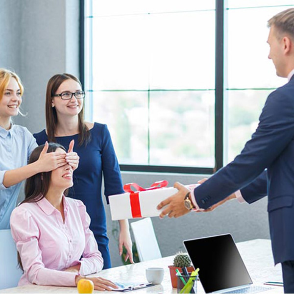 20 món quà tặng 8 3 cho nhân viên nữ ý nghĩa, thiết thực nhất