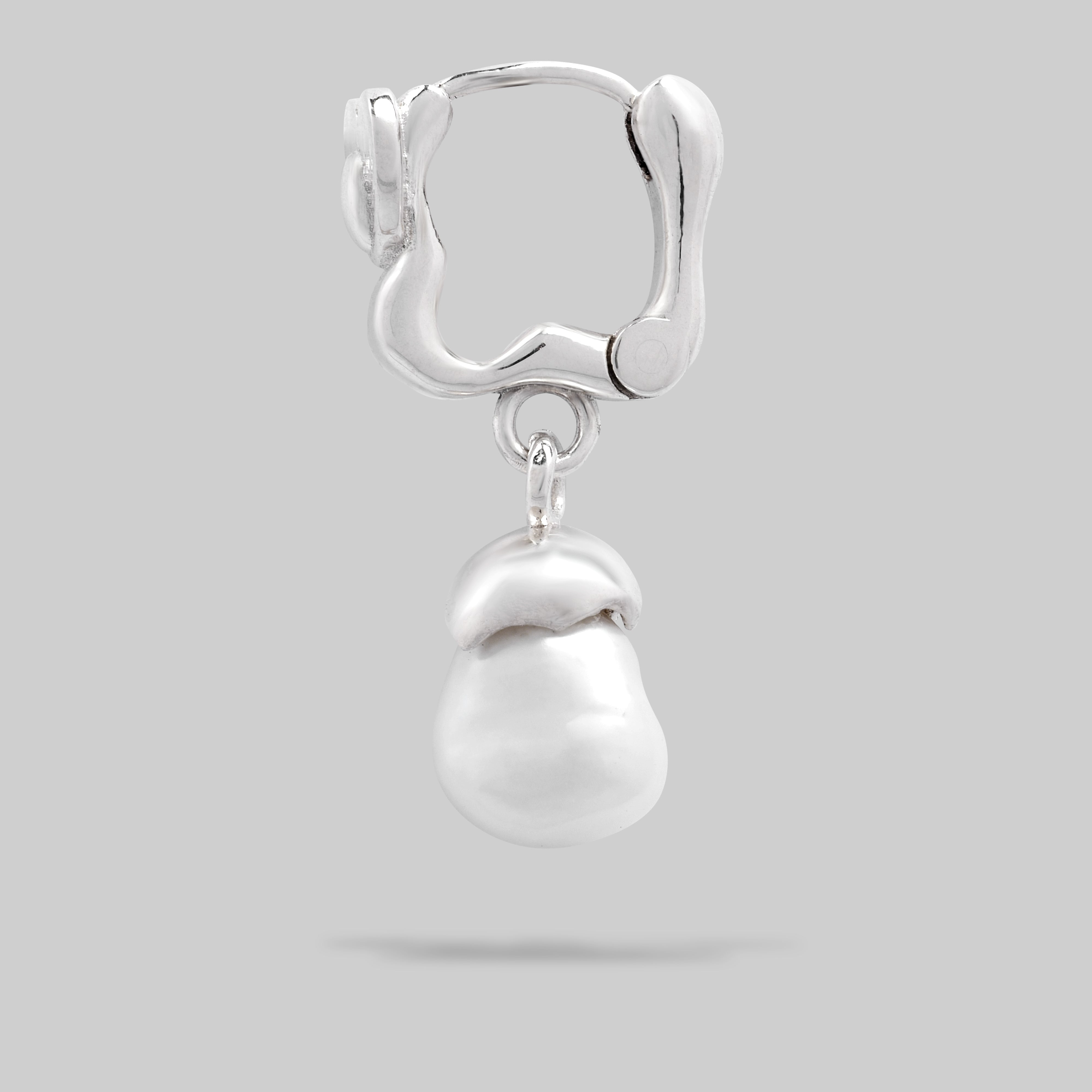 AMA Pearl Earring - Heart Ofthesun