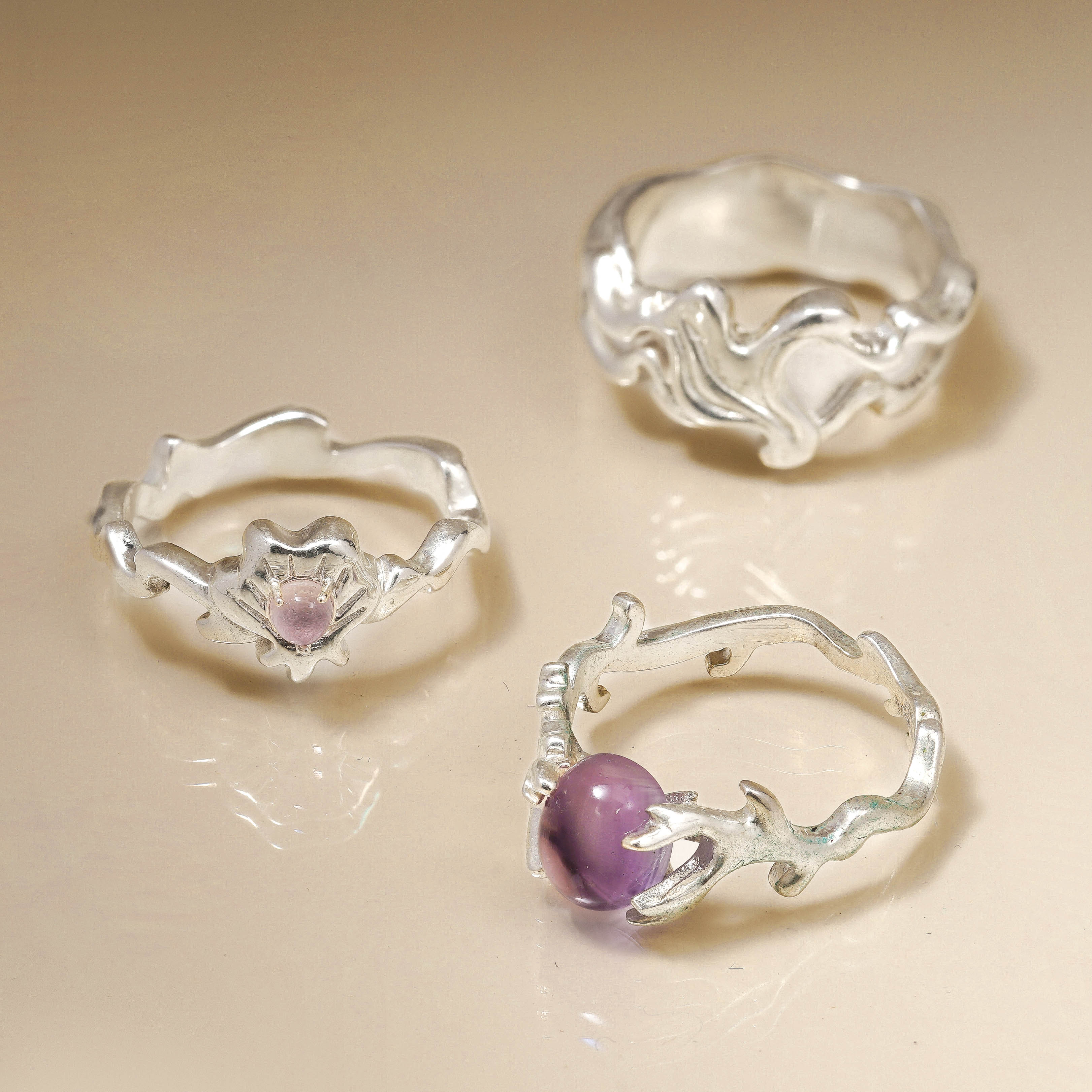 Đeo nhẫn ngón nào giữ tiền?