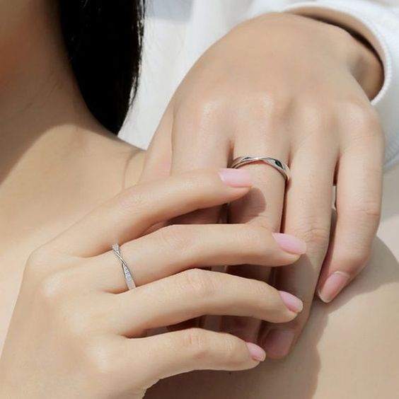 Có người yêu đeo nhẫn ngón nào?